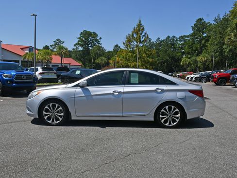 Used 2013 Hyundai Sonata Limited w/ Premium Pkg FWD image 2