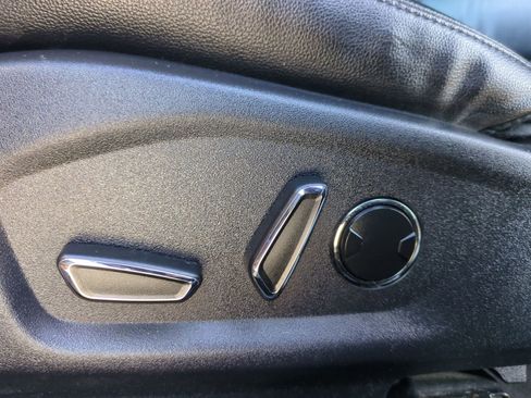 Used 2016 Ford Explorer XLT w/ Equipment Group 202A image 19