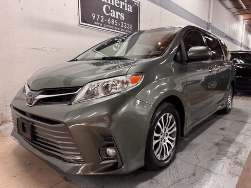 Used 2020 Toyota Sienna XLE 8 Passenger 4dr Mini Van image 2