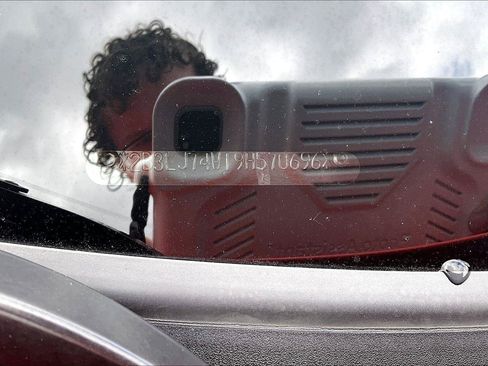 Used 2009 Dodge Challenger SRT8 w/ SRT Option Group II RWD image 19