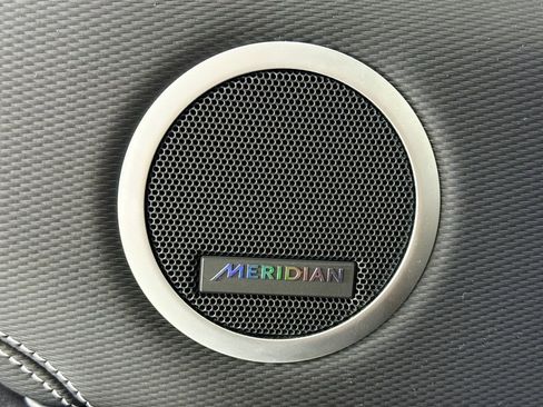 Used 2024 Land Rover Discovery Dynamic SE image 22