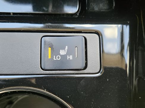 Used 2019 Toyota Prius XLE image 25