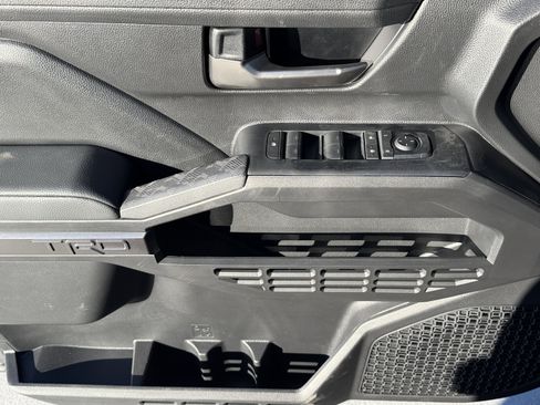 New 2025 Toyota Tacoma TRD Off-Road image 18