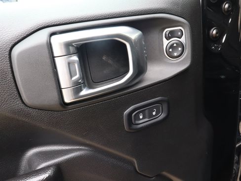 Used 2025 Jeep Wrangler Unlimited Sport AWD/4WD image 17