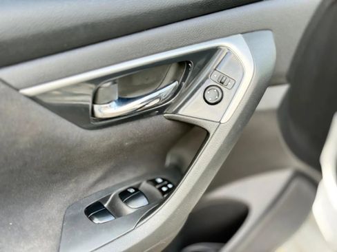 Used 2014 Nissan Altima 2.5 S FWD image 26