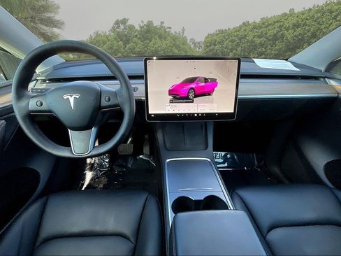 Used 2022 Tesla Model Y Long Range image 7