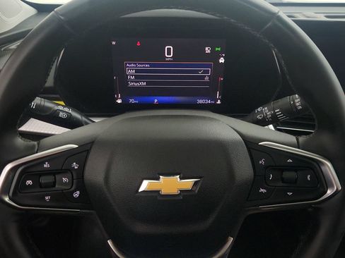 Used 2024 Chevrolet Trax LT w/ Sunroof Package FWD image 18
