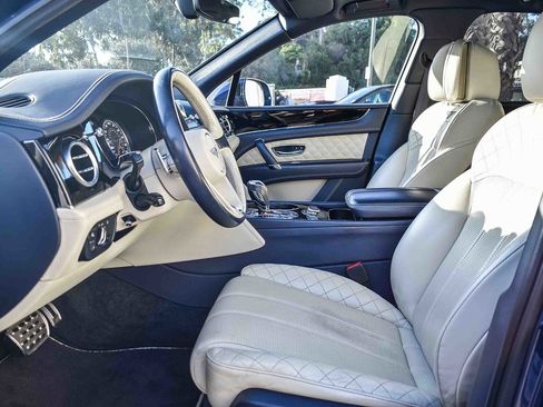 Used 2019 Bentley Bentayga image 20