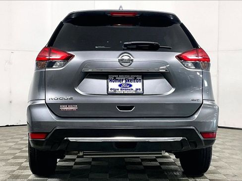 Used 2017 Nissan Rogue S w/ Appearance Package image 4