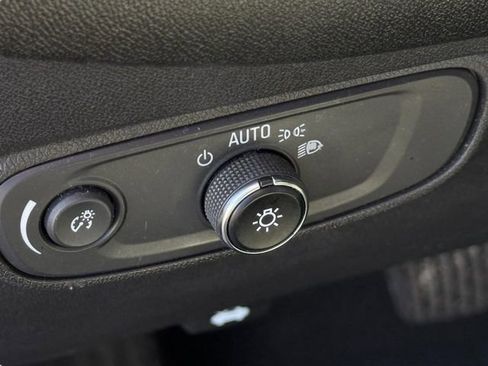 Used 2021 Chevrolet Equinox LS AWD/4WD image 12