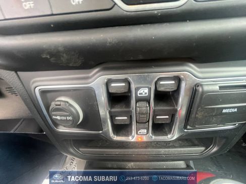 Used 2020 Jeep Wrangler Unlimited Sahara w/ Uconnect 4C Nav & Sound Group AWD/4WD image 23
