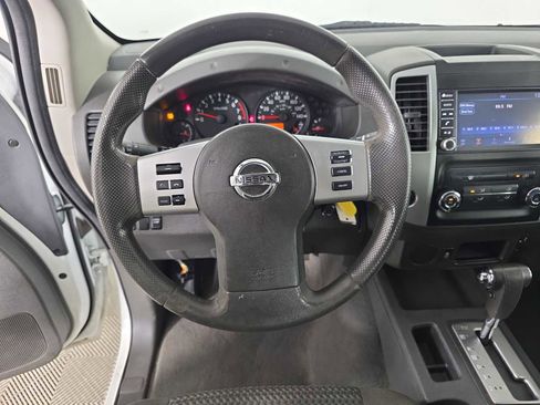Used 2019 Nissan Frontier SV image 10