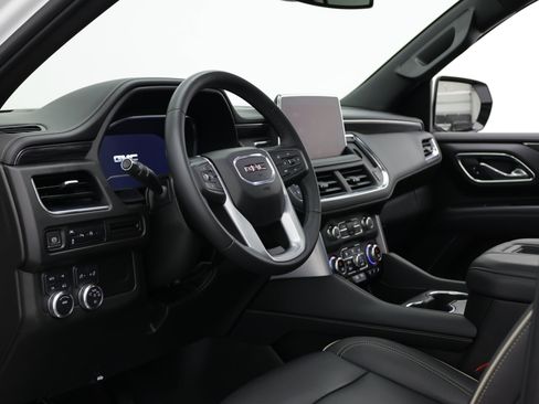 Used 2023 GMC Yukon XL SLT AWD/4WD image 18