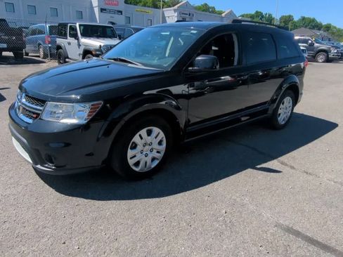 Used 2019 Dodge Journey SE FWD image 4