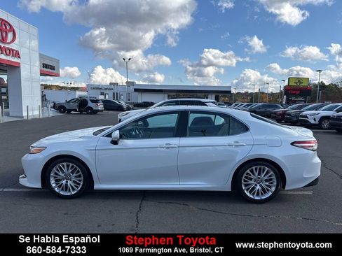 Used 2018 Toyota Camry XLE image 4