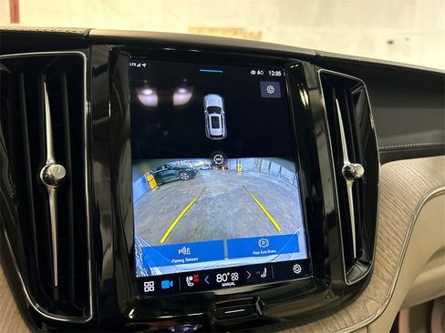 Certified 2023 Volvo XC60 B5 Ultimate w/ Climate Package image 17