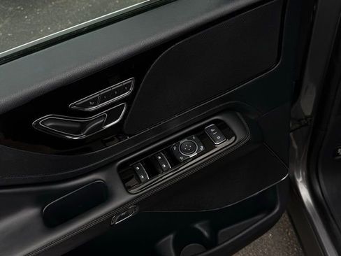 Used 2025 Lincoln Aviator AWD image 10