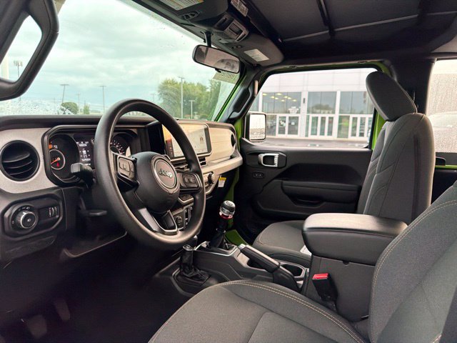 Used 2025 Jeep Wrangler Sport AWD/4WD image 12