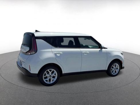 Used 2025 Kia Soul LX w/ LX Technology Package FWD image 14