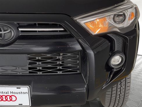 Used 2021 Toyota 4Runner SR5 Premium w/ Moonroof Package AWD/4WD image 11
