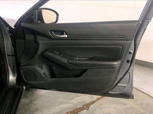Used 2025 Nissan Altima 2.5 SV FWD image 25