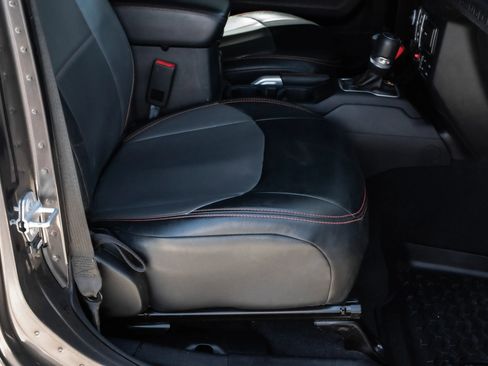 Used 2018 Jeep Wrangler Unlimited Rubicon w/ Dual Top Group image 28