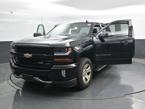 Used 2018 Chevrolet Silverado 1500 LT w/ All Star Edition AWD/4WD image 45