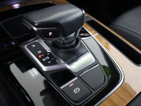 Used 2023 Audi Q5 2.0T Premium w/ Convenience Package image 4