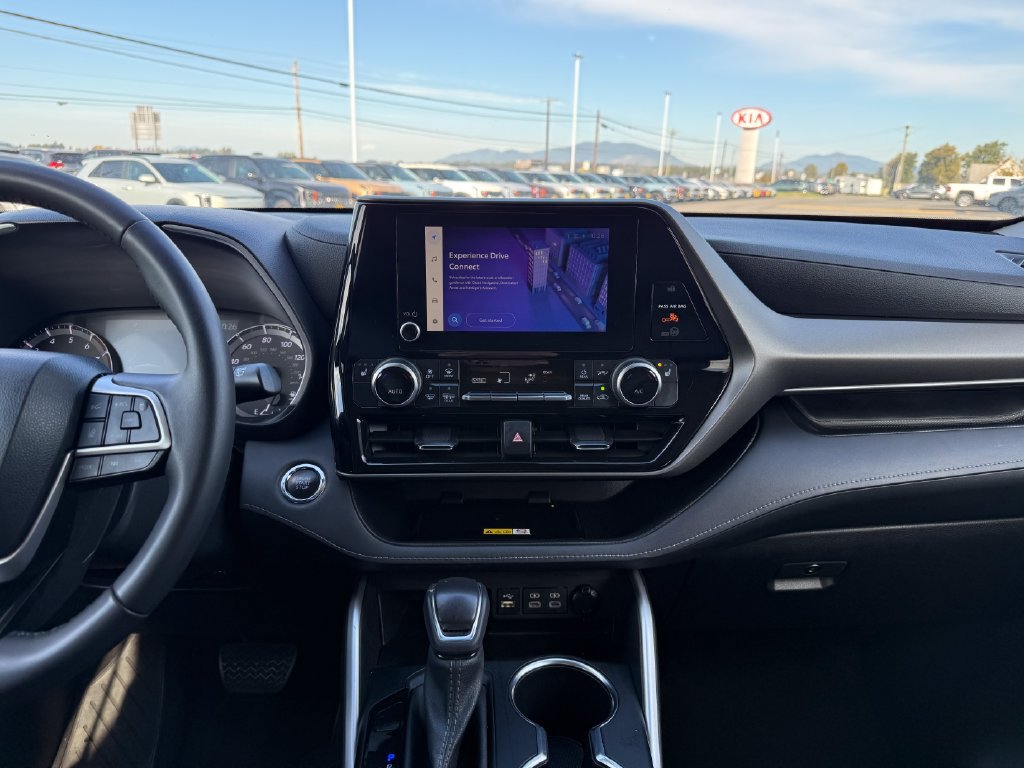 Used 2023 Toyota Highlander XLE AWD/4WD image 26