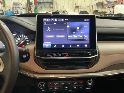 Used 2022 Jeep Compass Limited image 18