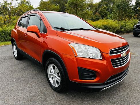 Used 2015 Chevrolet Trax LT w/ LT Sun and Sound Package image 11