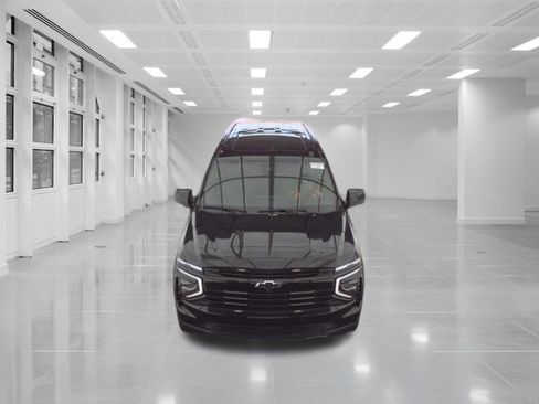 Used 2025 Chevrolet Suburban RST w/ Comfort Package RWD image 2