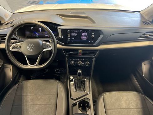 Certified 2024 Volkswagen Taos SE FWD image 18