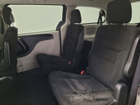 Used 2016 Dodge Grand Caravan SXT w/ Rear Park Assist Package FWD image 18
