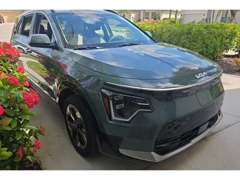 Used 2023 Kia Niro Wave w/ Wave Preserve Package FWD image 2