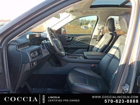 Certified 2025 Lincoln Aviator AWD image 13