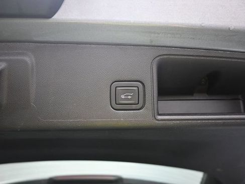 Used 2024 GMC Terrain SLT AWD/4WD image 35