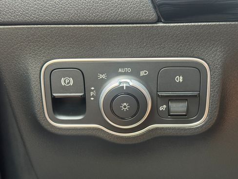 Used 2025 Mercedes-Benz GLA 35 AMG 4MATIC w/ Exclusive Trim Package image 19