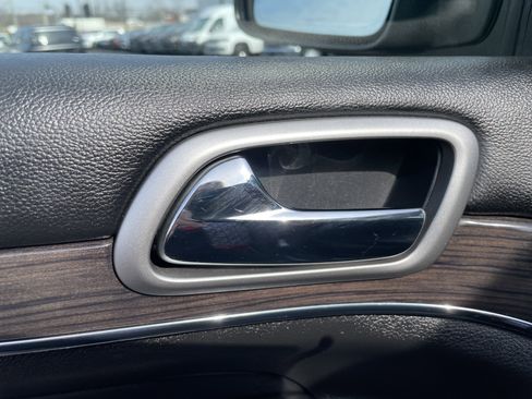 Used 2018 Jeep Grand Cherokee Overland image 41