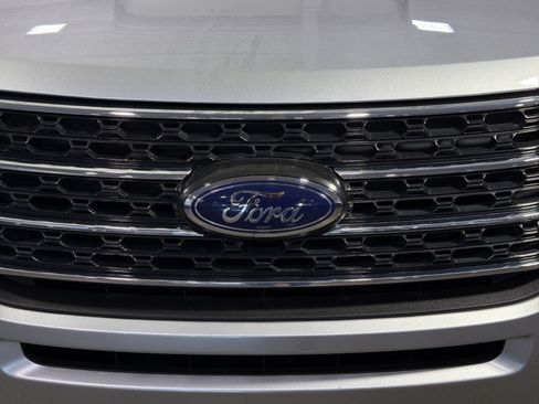 Used 2024 Ford Explorer XLT w/ Equipment Group 202A AWD/4WD image 12
