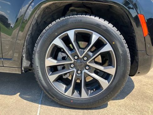 Used 2023 Jeep Grand Cherokee L Overland w/ Luxury Tech Group IV AWD/4WD image 6