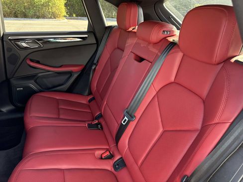 Used 2020 Porsche Macan AWD/4WD image 11