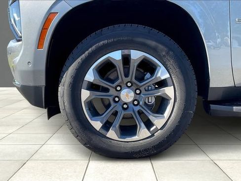 New 2026 Chevrolet Suburban LT RWD image 12