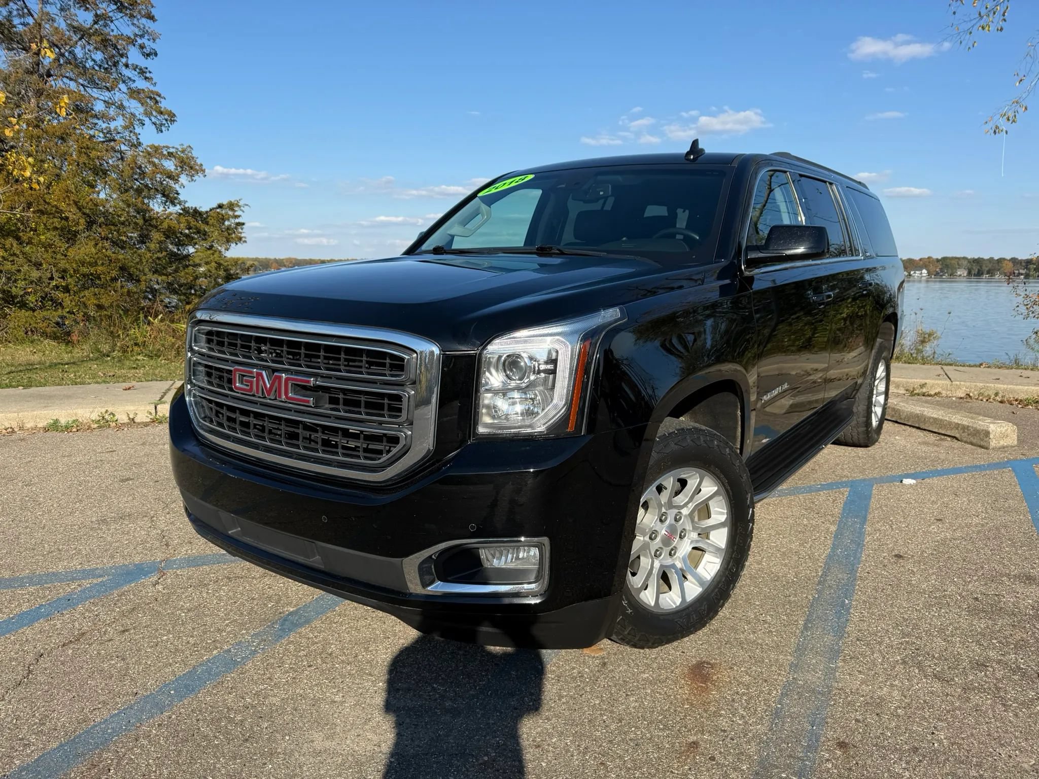 Used 2018 GMC Yukon XL SLT AWD/4WD image 1