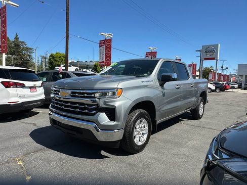 Used 2025 Chevrolet Silverado 1500 LT RWD image 2