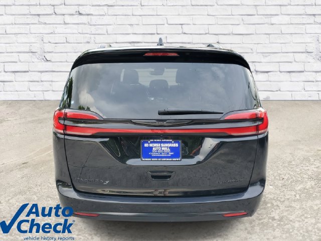 Used 2026 Chrysler Pacifica Limited w/ S Appearance Package FWD image 3