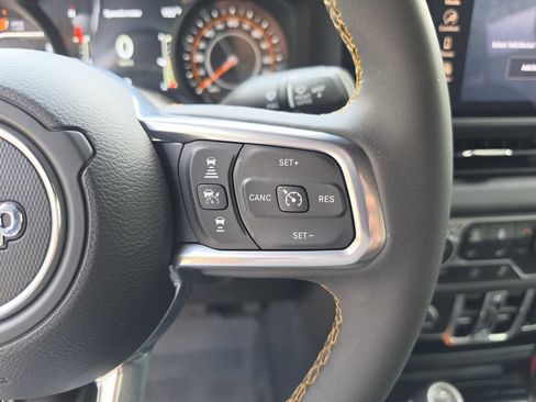 Used 2024 Jeep Wrangler Unlimited Sahara AWD/4WD image 29