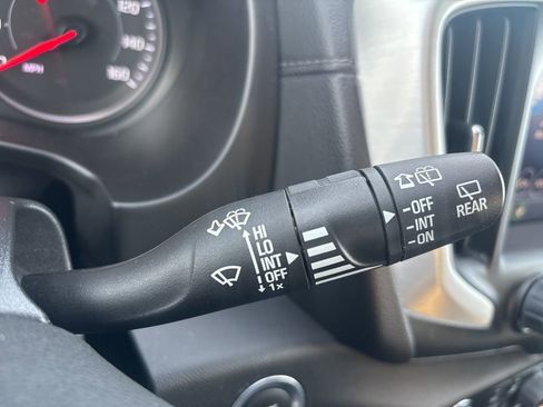 Used 2024 GMC Terrain SLT image 23