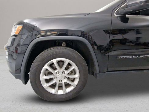 Used 2022 Jeep Grand Cherokee Laredo X image 29