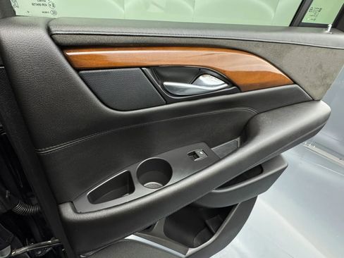 Used 2019 Cadillac Escalade Luxury AWD/4WD image 50